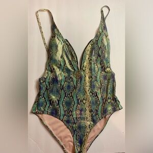 Very cute bathing suit just in time for summer.